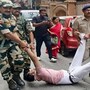 হাওড়ার বালিতে বুথ জ্যাম করার অভিযোগ ওঠে আজ সকালে। 