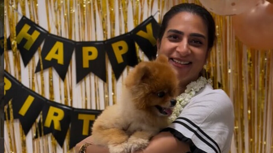 <p>సీనియర్ క్యారెక్టర్ ఆర్టిస్ట్ గా ఎన్నో సినిమాలు నటించింది సురేఖ వాణి. ఆమె కూతురు సుప్రీత రీసెంట్ గా ‘అమరావతికి ఆహ్వానం’ మూవీతో డెబ్యూ చేసింది. </p>(instagram-_supritha_9)