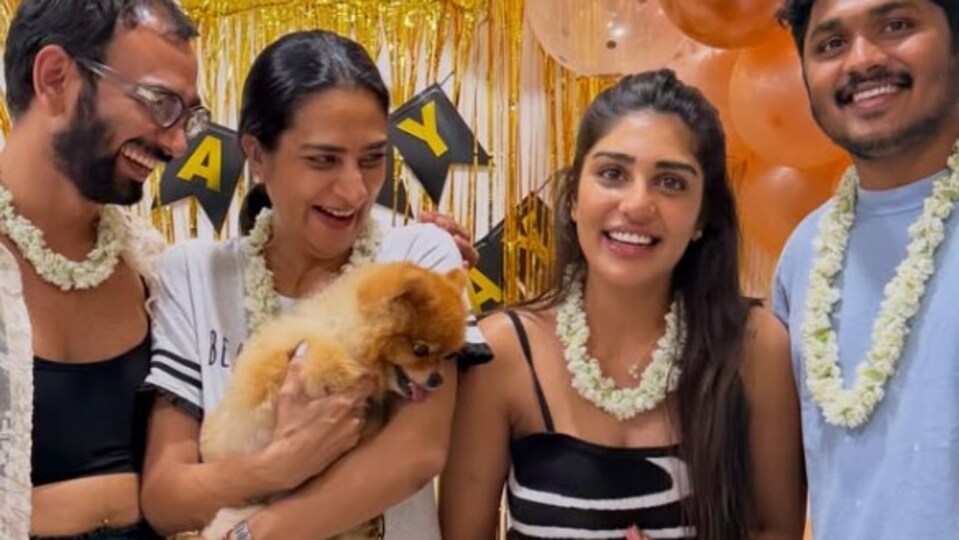 <p>తల్లి సురేఖ బర్త్ డేను తన ఫ్రెండ్స్ తో కలిసి సుప్రీత సెలబ్రేట్ చేసినట్లు ఈ ఫొటోలు చూస్తే తెలుస్తోంది. </p>(instagram-_supritha_9)