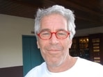 The NYT reveals a hidden suicide note by Jeffrey Epstein, allegedly found by his cellmate Nicholas Tartaglione in July 2019, days before his death. 
