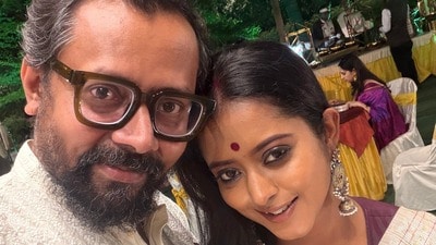 বৃষ্টির দিনে শৈশব ও প্রেমের স্মৃতিতে ডুবে শ্রুতি বৃষ্টির দিনে শৈশব ও প্রেমের স্মৃতিতে ডুবে শ্রুতি