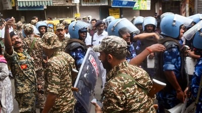 Kolkata, Apr 29 (ANI): CAPF personnel and police disperse a mob at Ward No. 77 under Bhabanipur Assembly constituency during the second phase of the West Bengal Assembly elections, in Kolkata on Wednesday. (ANI Photo) (Saikat paul) Kolkata, Apr 29 (ANI): CAPF personnel and police disperse a mob at Ward No. 77 under Bhabanipur Assembly constituency during the second phase of the West Bengal Assembly elections, in Kolkata on Wednesday. (ANI Photo) (Saikat paul)