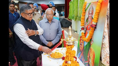 Governor Gulab Chand Kataria lighting the lamp during the function of Swabhiman Award Ceremony. (HT PHOTO) Governor Gulab Chand Kataria lighting the lamp during the function of Swabhiman Award Ceremony. (HT PHOTO)