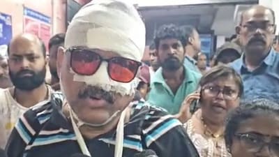হামলার ঘটনায় জখম হয়েছেন ১২৯ নম্বর ওয়ার্ডের প্রাক্তন কাউন্সিলর ও রাজ্য তৃণমূল কংগ্রেসের সাংগঠনিক সম্পাদক অঞ্জন দাস হামলার ঘটনায় জখম হয়েছেন ১২৯ নম্বর ওয়ার্ডের প্রাক্তন কাউন্সিলর ও রাজ্য তৃণমূল কংগ্রেসের সাংগঠনিক সম্পাদক অঞ্জন দাস
