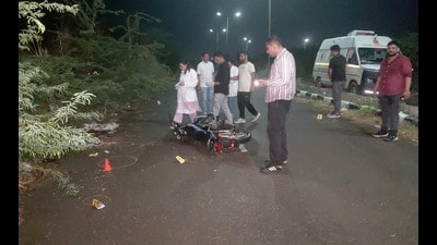 The forensic team collecting blood samples on the encounter spot in Panchkula on Thursday. (Sant Arora/HT) The forensic team collecting blood samples on the encounter spot in Panchkula on Thursday. (Sant Arora/HT)