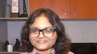 আইএসসি পরীক্ষায় দেশের মধ্যে প্রথম হয়েছেন অনুষ্কা ঘোষ। আইএসসি পরীক্ষায় দেশের মধ্যে প্রথম হয়েছেন অনুষ্কা ঘোষ।
