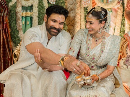 <p>Bellamkonda Srinivas Wedding: టాలీవుడ్ యువ హీరో బెల్లంకొండ సాయి శ్రీనివాస్ పెళ్లి బుధవారం (ఏప్రిల్ 29) రాత్రి తిరుమలలో ఘనంగా జరిగింది.</p>