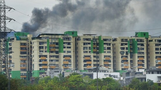 Ghaziabad, Uttar Pradesh, India – April 29, 2026: A massive fire breaks out in residential flats at Gaur Green Avenue, Abhay Khand, Indirapuram in Ghaziabad, Uttar Pradesh, India, on Wednesday, April 29, 2026. (Photo by Sakib Ali / Hindustan Times)( HIndustan Times)