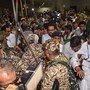 ক্ষুদিরাম অনুশীলন কেন্দ্রে বাইরে তৃণমূল নেতাদের ধস্তাধস্তি। (ছবি সৌজন্যে পিটিআই)