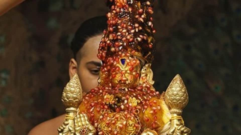 <p>తిరుచానూరు క్షేత్రంలో కొలువైన శ్రీ పద్మావతి అమ్మవారి వార్షిక వసంతోత్సవాలు గురువారం శాస్త్రోక్తంగా ప్రారంభమయ్యాయి. వసంత కాలంలో సూర్యకిరణాల తీవ్రత వల్ల కలిగే వేడి నుంచి ఉపశమనం పొందడానికి, భక్తులకు శారీరక, మానసిక శాంతి చేకూరాలని ఆకాంక్షిస్తూ టీటీడీ ఈ ఉత్సవాలను నిర్వహిస్తోంది. </p><p> </p>