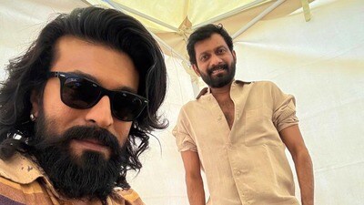 రామ్ చరణ్, బుచ్చిబాబు (x/peddi) రామ్ చరణ్, బుచ్చిబాబు (x/peddi)