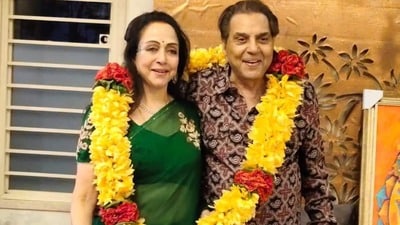 ధర్మేంద్ర, ఆశా భోంస్లేకు నివాళిగా ట్రిబ్యూట్ వాల్స్- భర్త మరణంపై సీనియర్ హీరోయిన్ హేమ మాలిని కన్నీళ్లు! ధర్మేంద్ర, ఆశా భోంస్లేకు నివాళిగా ట్రిబ్యూట్ వాల్స్- భర్త మరణంపై సీనియర్ హీరోయిన్ హేమ మాలిని కన్నీళ్లు!