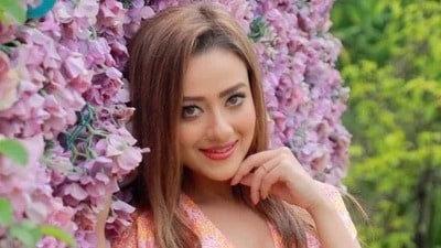 পরিচালক মিটিংয়ের ডেকে বিকিনি পরতে বলেছিল মাদালসাকে!