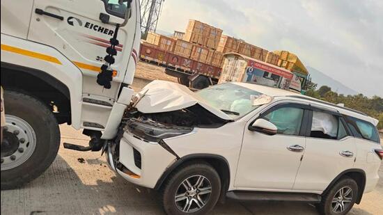 BJP MP Hemant Savra’s car on wrong side hit by dumper in Thane
