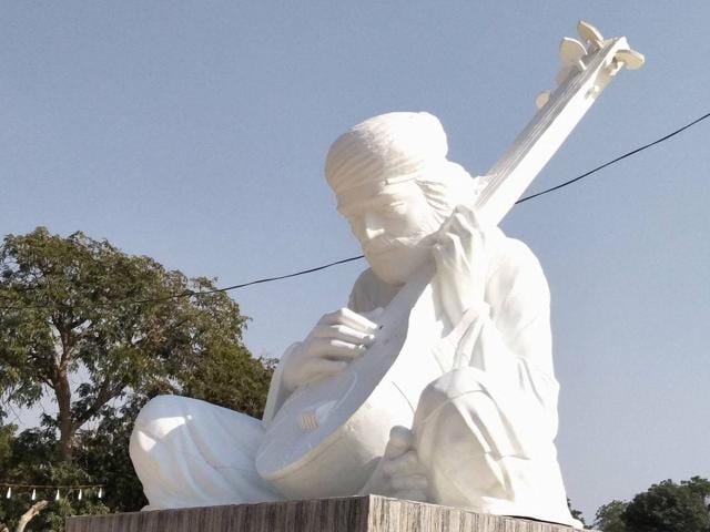 Shah Abdul Latif’s statue in Bhit Shah, Sindh, Pakistan (Shutterstock) Shah Abdul Latif’s statue in Bhit Shah, Sindh, Pakistan (Shutterstock)