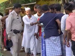 ডায়মন্ড হারবারের একটি বুথে পুনর্নির্বাচনের জন্য ভোটারদের লাইন। (ছবি সৌজন্যে এএনআই)