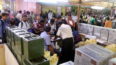 দেড়শ'র বেশি অতিরিক্ত গণনা পর্যবেক্ষক নিয়োগ করল EC,সঙ্গে আরও পুলিশ পর্যবেক্ষক দেড়শ'র বেশি অতিরিক্ত গণনা পর্যবেক্ষক নিয়োগ করল EC,সঙ্গে আরও পুলিশ পর্যবেক্ষক