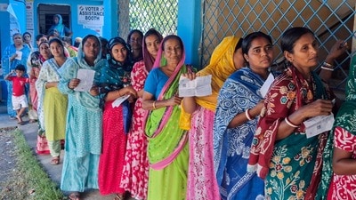 পুর্ননির্বাচনের ১৫ বুথে ভোটদানের হার কি পার করতে পারল ৯০র অঙ্ক? একনজরে তথ্য. (ANI Video Grab) (Saikat Paul ) পুর্ননির্বাচনের ১৫ বুথে ভোটদানের হার কি পার করতে পারল ৯০র অঙ্ক? একনজরে তথ্য. (ANI Video Grab) (Saikat Paul )