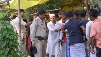 ডায়মন্ড হারবারের একটি বুথে পুনর্নির্বাচনের জন্য ভোটারদের লাইন। (ছবি সৌজন্যে এএনআই) ডায়মন্ড হারবারের একটি বুথে পুনর্নির্বাচনের জন্য ভোটারদের লাইন। (ছবি সৌজন্যে এএনআই)