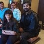 পোশাকে রংমিলান্তি, প্রতীক সেনের কোল ঘেঁষে বসা খুদে এখন জি বাংলার নায়িকা, চিনলেন?