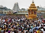 <p>శ్రీవారి లడ్డూ ప్రసాదం విషయంలోనూ భక్తులకు ఎలాంటి లోటు రాకుండా టీటీడీ జాగ్రత్తలు తీసుకుంది. బఫర్ స్టాక్‌ను అందుబాటులో ఉంచి, దర్శనం ముగించుకుని వచ్చే ప్రతి భక్తుడికి లడ్డూలు అందేలా కౌంటర్ల వద్ద సిబ్బందిని అప్రమత్తం చేసింది. (File/PTI)</p>