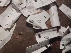নোয়াপাড়া বিধানসভা কেন্দ্রের ভিভিপ্যাট স্লিপ মধ্যমগ্রামের রাস্তায় পড়ে থাকার অভিযোগ উঠল।