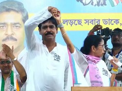 ভাঙড়ের তৃণমূল প্রার্থী শওকত মোল্লাকে নিয়ে 'মাছ চোর' গানটি ইতিমধ্যেই ভাইরাল হয়েছে।
