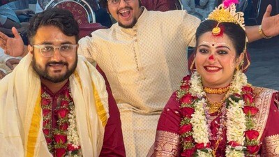 ভোটের ফল নিয়ে উত্তেজনার মাঝেই চুপিসাড়ে বিয়ে সারলেন উন্মেষ, পাত্রী কে? ভোটের ফল নিয়ে উত্তেজনার মাঝেই চুপিসাড়ে বিয়ে সারলেন উন্মেষ, পাত্রী কে?