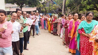 উত্তরবঙ্গ এবং রাজ্যের পশ্চিমের জেলাগুলিতে প্রথম দফায় নির্বাচন অনুষ্ঠিত হয়। সেই জেলার ভোট ফলাফলের লাইভ আপডেট রইল এখানে। (Shyamal Maitra) উত্তরবঙ্গ এবং রাজ্যের পশ্চিমের জেলাগুলিতে প্রথম দফায় নির্বাচন অনুষ্ঠিত হয়। সেই জেলার ভোট ফলাফলের লাইভ আপডেট রইল এখানে। (Shyamal Maitra)