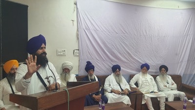 Akal Takht acting jathedar Giani Kuldeep Singh Gargaj addressing a gathering of representatives of Sikh organisations, seminaries, sects, scholars and lawyers at Bhai Gurdas Hall in the vicinity of Golden Temple on Sunday. (HT Photo) Akal Takht acting jathedar Giani Kuldeep Singh Gargaj addressing a gathering of representatives of Sikh organisations, seminaries, sects, scholars and lawyers at Bhai Gurdas Hall in the vicinity of Golden Temple on Sunday. (HT Photo)