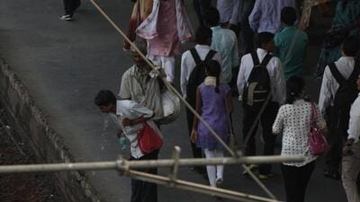 Officials said the sharp rise reflects a major shift in enforcement intensity. Under Section 198 of the Railways Act, offenders are fined up to ₹500. The railway administration has widened its surveillance net, with ticket-checking staff and ground personnel actively monitoring platforms and station premises. (Hindustan Times) Officials said the sharp rise reflects a major shift in enforcement intensity. Under Section 198 of the Railways Act, offenders are fined up to ₹500. The railway administration has widened its surveillance net, with ticket-checking staff and ground personnel actively monitoring platforms and station premises. (Hindustan Times)
