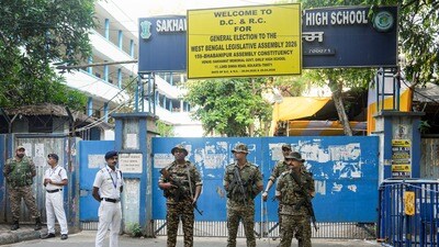 নিশ্ছিদ্র পাহারায় ভোট গণনার প্রস্তুতি (PTI) নিশ্ছিদ্র পাহারায় ভোট গণনার প্রস্তুতি (PTI)