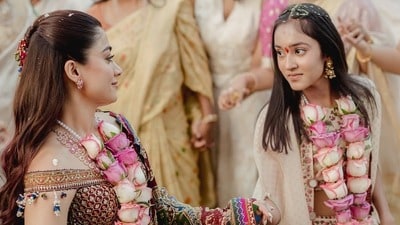 ১৩-য় পা দিল বোন, জন্মদিনে কী উপদেশ ‘২য় মা’ রশ্মিকার? দু বোনের বয়সের ফারাক জানেন? ১৩-য় পা দিল বোন, জন্মদিনে কী উপদেশ ‘২য় মা’ রশ্মিকার? দু বোনের বয়সের ফারাক জানেন?
