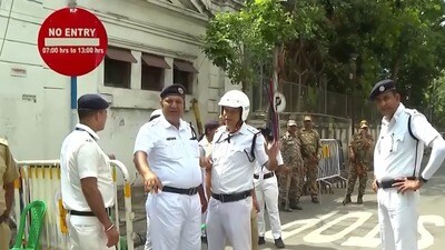 শাখাওয়াত স্কুলের সামনে ছড়াল উত্তেজনা। (ফাইল ছবি) শাখাওয়াত স্কুলের সামনে ছড়াল উত্তেজনা। (ফাইল ছবি)
