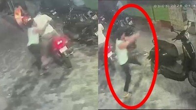 বিজেপি নেতা কুন্দন সিংয়ের বাড়িতে হামলার ঘটনা ঘটেছে। বিজেপি নেতা কুন্দন সিংয়ের বাড়িতে হামলার ঘটনা ঘটেছে।