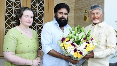 Pawan Kalyan Health: పవన్ కళ్యాణ్ ఆరోగ్యంపై భార్య అన్నా లెజ్నెవా కీలక అప్డేట్.. ఫ్యాన్స్కు ఊరటనిచ్చే వార్త Pawan Kalyan Health: పవన్ కళ్యాణ్ ఆరోగ్యంపై భార్య అన్నా లెజ్నెవా కీలక అప్డేట్.. ఫ్యాన్స్కు ఊరటనిచ్చే వార్త