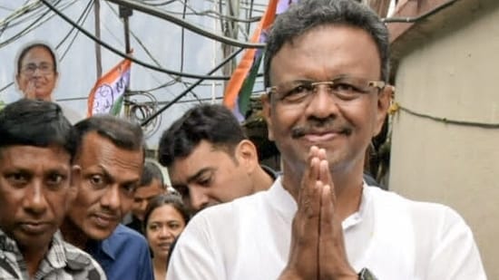 TMC party candidate Firhad Hakim for Kabitirtha Assembly constituency during an election campaign. (Utpal Sarkar)