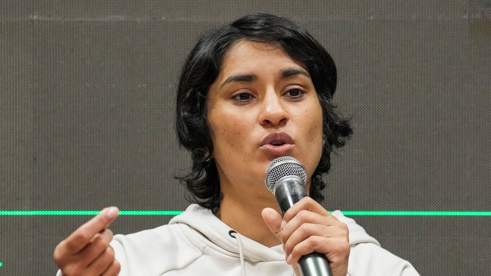ব্রিজভূষণের বিরুদ্ধে বিস্ফোরক ভিনেশ ফোগাট
