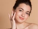 Use the right anti ageing face serum for radiant skin(Adobe Stock)