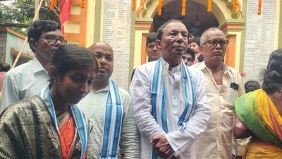 ধর্নায় অখিল গিরি, আদালতের পথে তাপসী মণ্ডল (সৌজন্যে ফেসবুক )