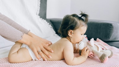 A calm moment between parent and baby during a gentle massage. (Pexels.com)