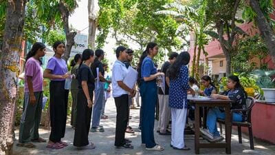 Candidates arrive at an exam centre to appear for the NEET-UG exam in Gurugram on Sunday. (Parveen Kumar/ HT Photo) Candidates arrive at an exam centre to appear for the NEET-UG exam in Gurugram on Sunday. (Parveen Kumar/ HT Photo)