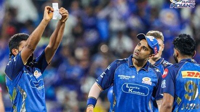 'চিরকুট বার্তা' মুম্বই বোলারের (সৌজন্যে টুইটার)