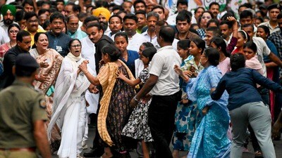 మమతా బెనర్జీ (ఫైల్) (PTI) మమతా బెనర్జీ (ఫైల్) (PTI)