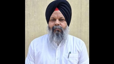 Payal MLA Manwinder Singh Giaspura stated that around April 10, a commission agent from his constituency, identified as Nona, received a threatening call from an overseas number. (HT Photo) Payal MLA Manwinder Singh Giaspura stated that around April 10, a commission agent from his constituency, identified as Nona, received a threatening call from an overseas number. (HT Photo)