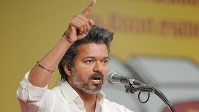 Mahesh Babu on Vijay: కొత్త బెంచ్ మార్క్ సెట్ చేశావ్.. తమిళనాడు దూసుకెళ్లాలి: విజయ్కి మహేష్ బాబు కంగ్రాట్స్ Mahesh Babu on Vijay: కొత్త బెంచ్ మార్క్ సెట్ చేశావ్.. తమిళనాడు దూసుకెళ్లాలి: విజయ్కి మహేష్ బాబు కంగ్రాట్స్