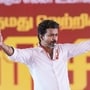 <p>ఫిబ్రవరి 2024లో రాజకీయ రంగప్రవేశం చేసిన విజయ్, తమిళనాడు ఎన్నికల్లో పెరంబూర్, తిరుచిరాపల్లి ఈస్ట్ నియోజకవర్గాల నుంచి పోటీ చేయనున్నారు. ప్రస్తుతం రెండింటిలోనూ లీడింగ్​లో ఉన్నారు.</p>