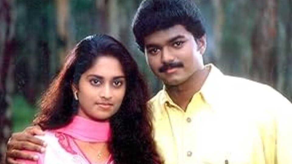 <p>కడలుక్కు మరియాదై (Kadhalukku Mariyadhai) -జీవా అనే యువకుడి కథ ఇది. విజయ్ నటించిన ఈ చిత్రానికి 8.2 IMDb రేటింగ్ ఉంది. ఇది ప్రైమ్ వీడియోలో ఉంది.</p>