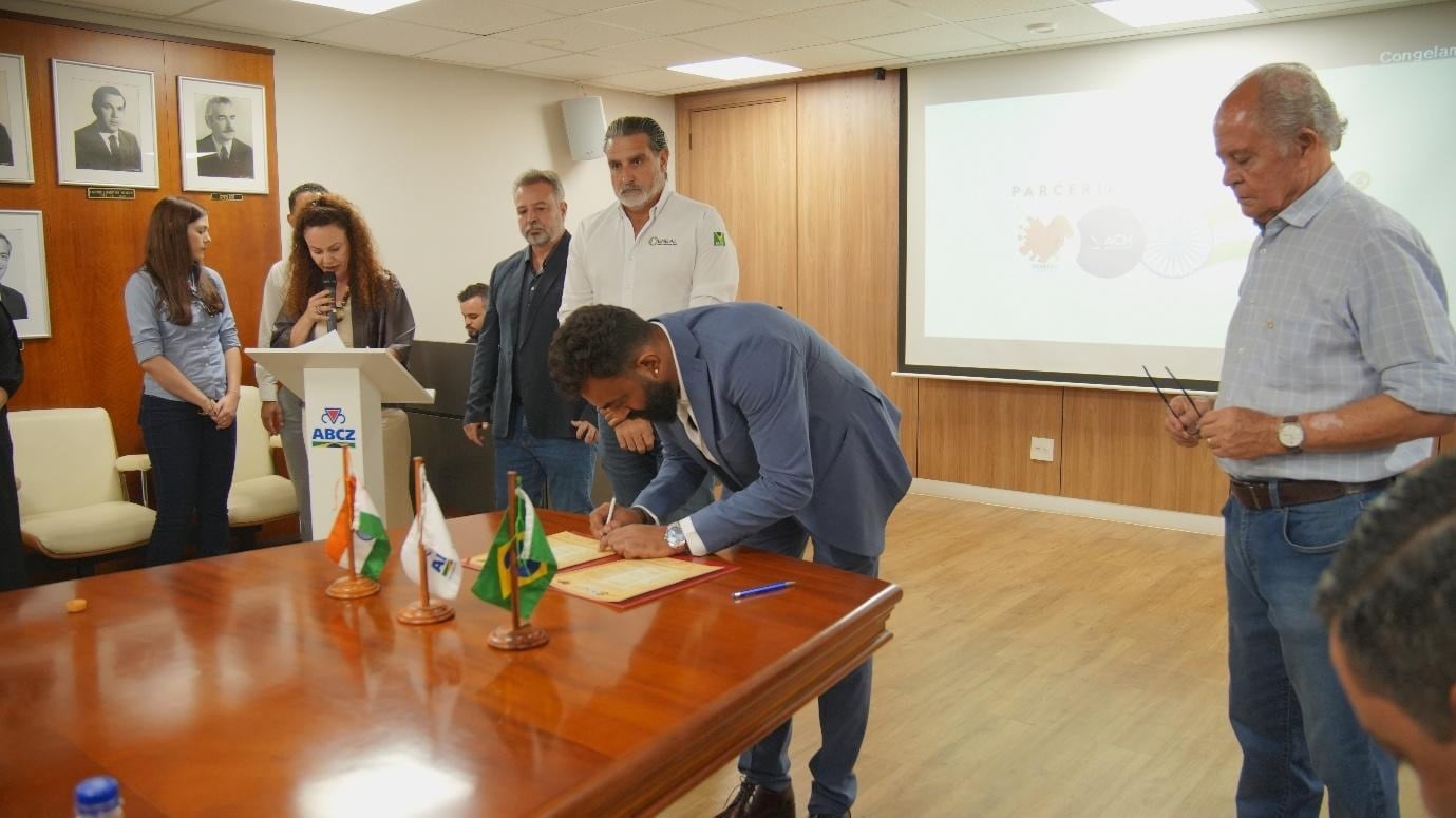 Historic agreement between Hebbevu Genetics and ACN Agropecuária at ExpoZebu signals India’s renewed engagement with ABCZ. Historic agreement between Hebbevu Genetics and ACN Agropecuária at ExpoZebu signals India’s renewed engagement with ABCZ.