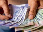 టికెట్ల దందా గుట్టురట్టు - ముగ్గురు అరెస్ట్
